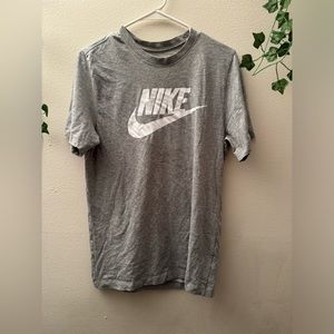 Men’s Nike shirt